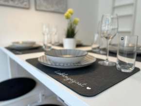 Goethe Palais Suite Charlotte 4P l Lift I ParkplatzI Zentrum I Helios Aue